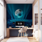 Fotomurales Balón de fútbol flotando sobre ciudad iluminada.