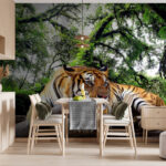 Fotomurales Tigre tumbado en un tronco
