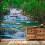 Fotomurales Cascada en medio de un bosque