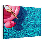 Cuadros Descansando en una colchoneta hinchable en la piscina