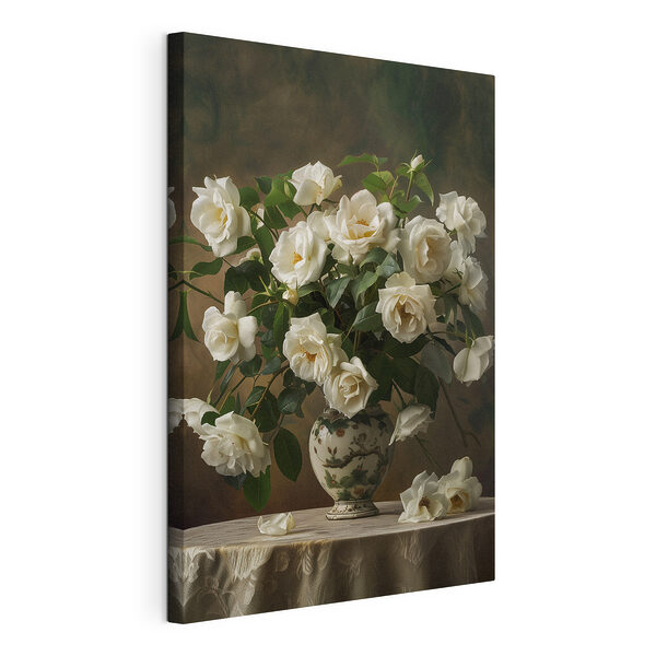 Arreglo floral de rosas blancas en un jarrón ornamentado Cuadros Arreglo floral de rosas blancas en un jarrón ornamentado
