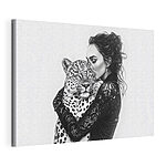 Cuadros Una mujer abrazando a un leopardo