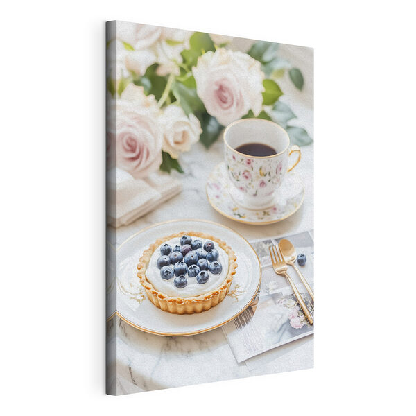 Un postre en un plato, acompañado de una taza de café y unas flores Cuadros Un postre en un plato, acompañado de una taza de café y unas flores