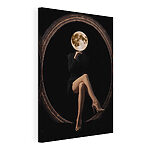 Cuadros Una mujer sentada en una silla con la luna reflejada en su rostro